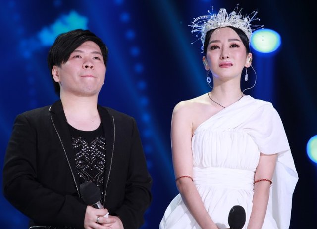 <em>斯琴格日乐</em>王二妮出局