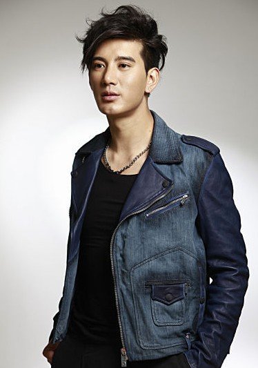 电影《血滴子》拍摄过半 蒲巴甲脚踝受伤仍工