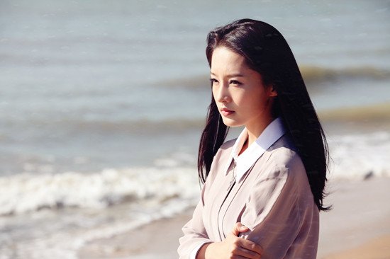 《花开半夏》卫视开播 李沁演绎虐心女主