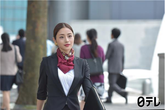 石原里美并没告诉你们日本真正职场女性的样子
