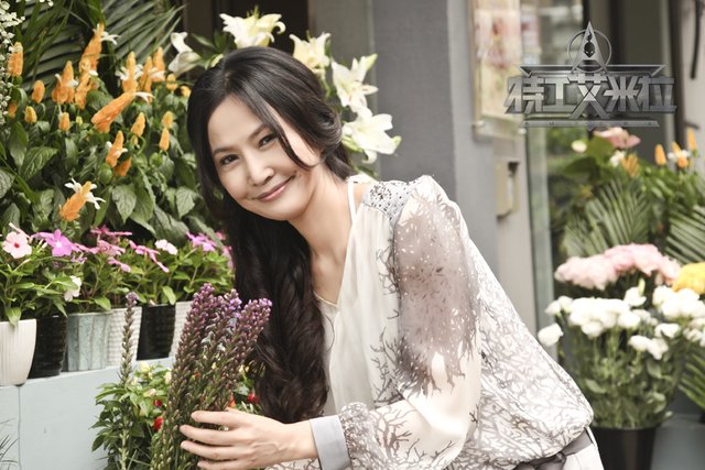 于台烟飙英文秀琴技 《特工艾米拉》过足戏瘾