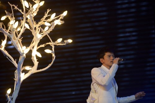 张杰新歌成催泪弹 《他不懂》暖声倾诉男人心