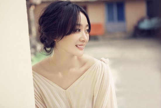 严艺丹新作再掀热潮 《诺》明晚唱响《凰图腾》