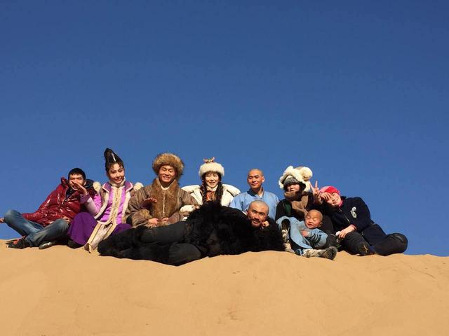 《少林寺传奇4》剧组转场沙漠 演员集体玩自嗨