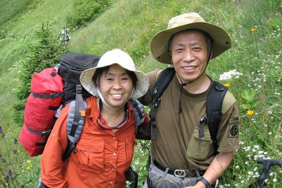 《都来爱梦》推广新幸福观  心愿来宾花甲背包客徒步穿越小五台山