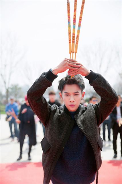 《诡使神差》青岛开机 冯建宇出演男一号肖逸