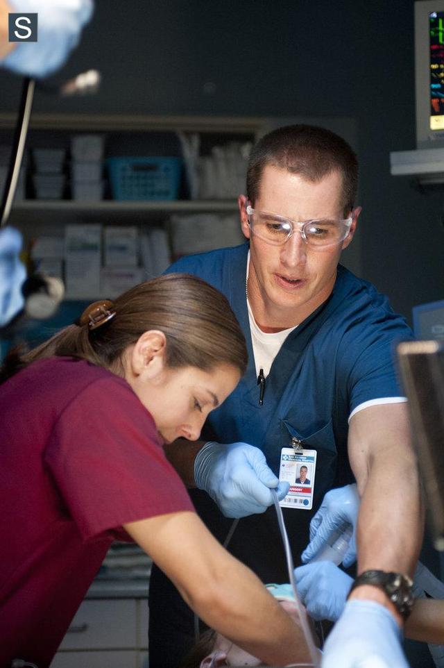 NBC新剧《夜班医生》5月开播 新剧照先睹为快