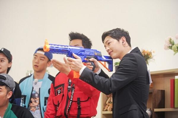 宋仲基强势入侵跑男耐撕榜 获粉丝疯狂追捧_娱