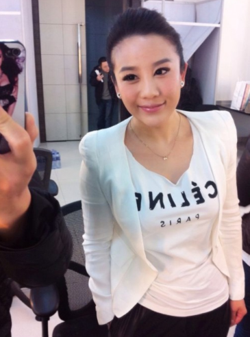 阿宝娇妻浑身奢侈品 名牌包囊括几大品牌