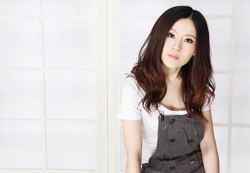 琪淇<em>姐妹</em>为<em>演唱</em>会创作主题歌《也许只是瞬间》