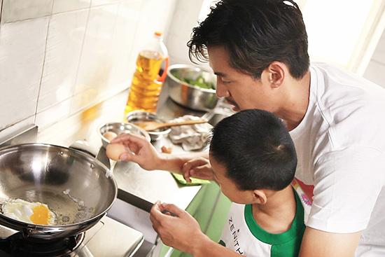 胡歌加入“开心计划” 为自闭儿童下厨房