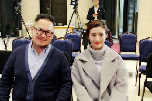 贾博雅出演话剧版《微爱》 短发俏皮版PKbaby