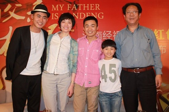 《我的父亲是板凳》发布会 张子枫新角色受关
