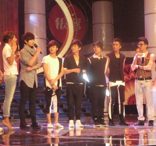 MIC男团7月发片在即 携手师姐阿朵共筹善款