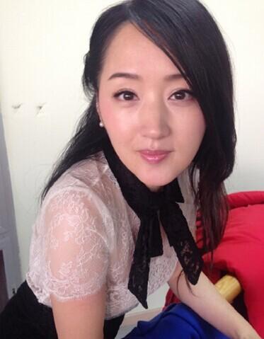 43岁杨钰莹晒蕾丝装美照 网友惊呼完爆90后