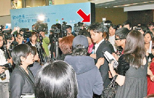 韩庚被迫耍大牌忙道歉 吴尊向洪金宝学武术(图