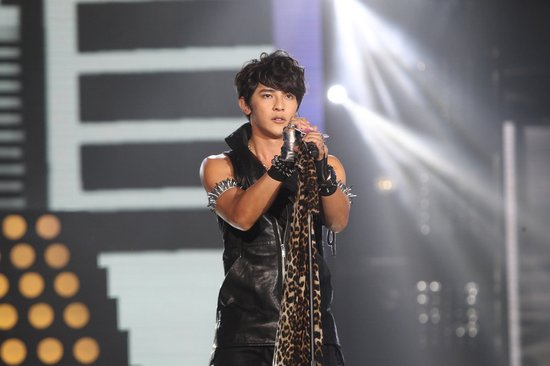 汪东城新人盛典获最受欢迎 现场遭粉丝量三围