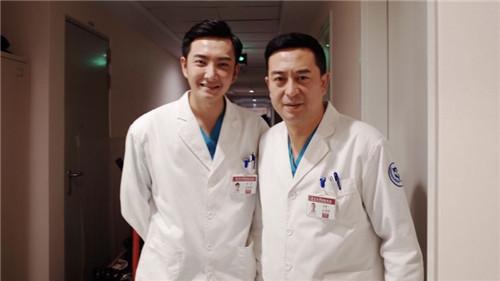 小生启杰拜师张嘉译 实力演绎《急诊科医生》