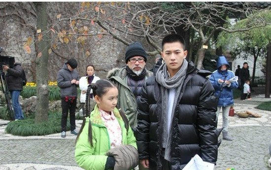 富二代杨洋古今穿越 孩子王片场受欢迎