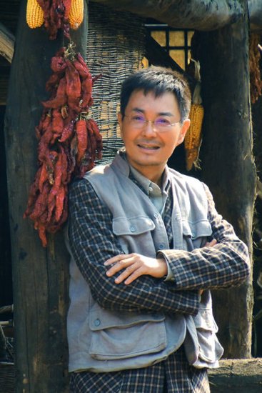 杨怀民造型照  素有"台湾歌仔戏之王"之称的演员杨怀民,在最新接拍