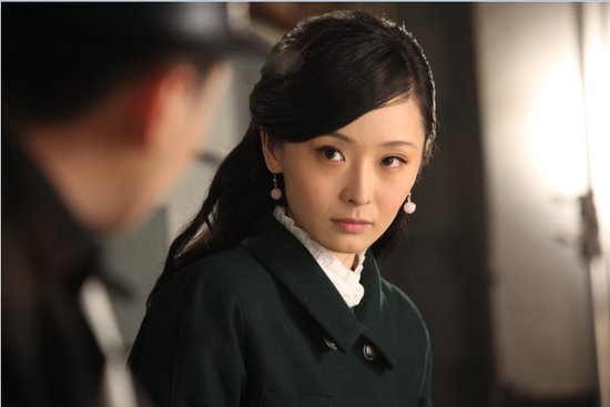 李曼被封年代戏女王 《黑狐》尽显大青衣气质