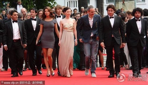 电影《卡洛斯》戛纳首映 导演紧盯女演员美胸