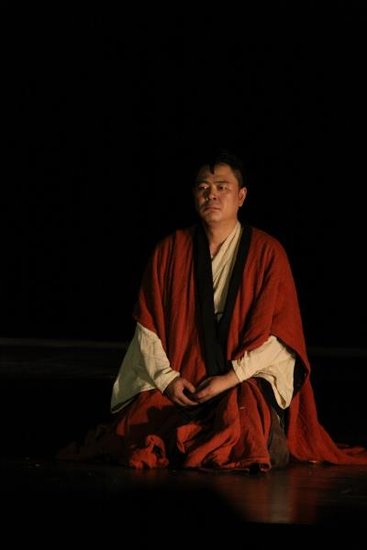 高亚麟演话剧《刺客》 展现堂吉诃德式幽默