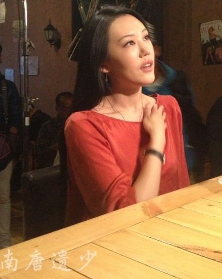 王姬22岁女儿与朱时茂儿子毕业照曝光(图)