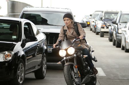 《特工绍特》:朱莉撞彩美俄间谍门