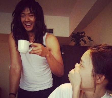 黑人戴假发扮女人 眼神销魂笑抽范范