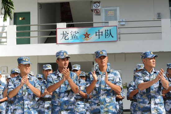 《火蓝刀锋》开播 专家观众惊喜军旅剧“时尚”