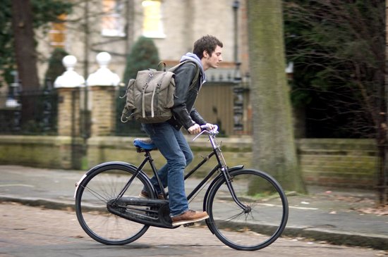 《深度谜案》难挡“三巨头”吸金火力移师档期