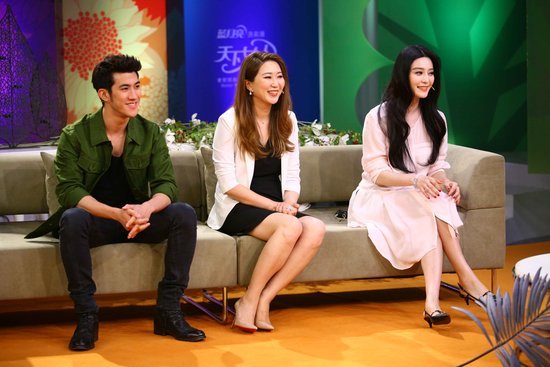 范爷做客《<em>天下女人</em>》 遭<em>杨澜</em>拷问恨嫁_娱乐