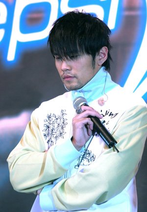 周杰伦首谈面临“不红”：退幕后 很顺地走下坡