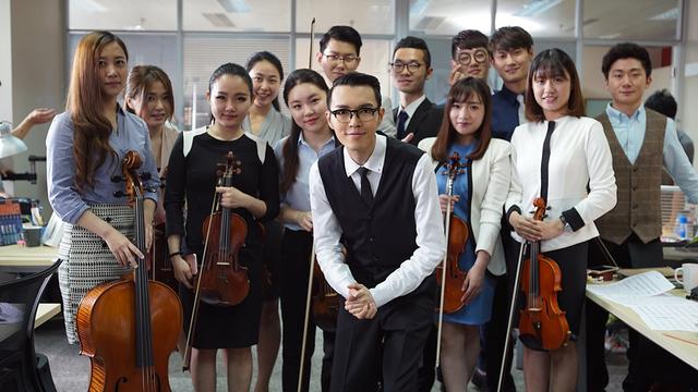 方大同《很不低调》MV首播 一人分饰四角超诙