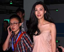 王石女友田朴珺复出