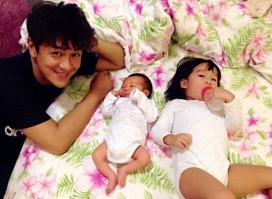 陈浩民生日愿望送儿女“十二朝”聚会喜气洋洋