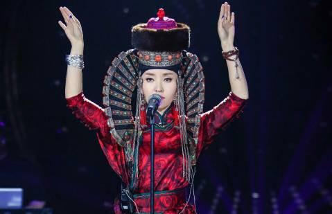 张信哲贡献《歌手4》最差表演 老狼终于回归本色
