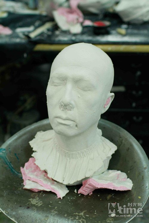 《3D急冻奇侠》做道具 甄子丹罚坐2小时变蜡