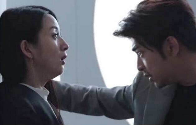 陈柏霖一改大仁哥温柔 超霸气壁咚深吻林依晨