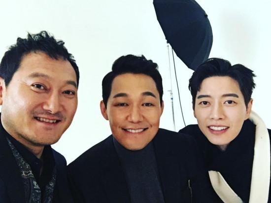 《Man》朴海镇朴成雄郑万植三主演聚首讨论拍摄