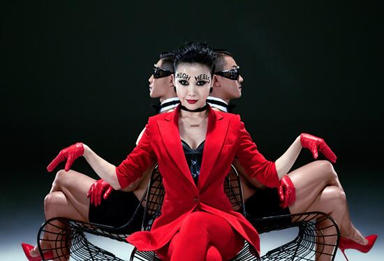 王蓉奇葩献声 电影《高跟鞋先生》同名曲首发 