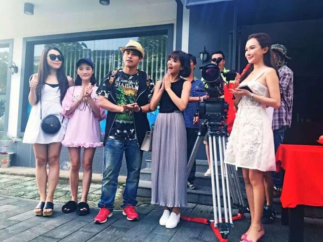 姚雨鑫新片《约爱风暴》热拍 众主创靓丽出席