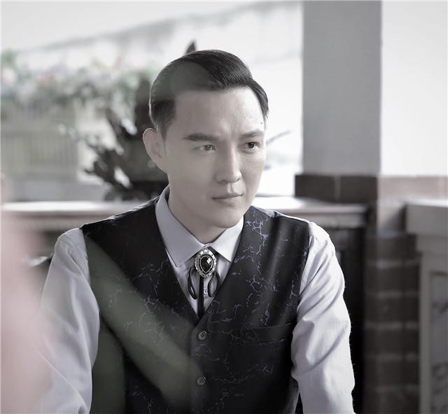 实力派李涛亮 电影《鬼手传奇之听风瓶》杀青
