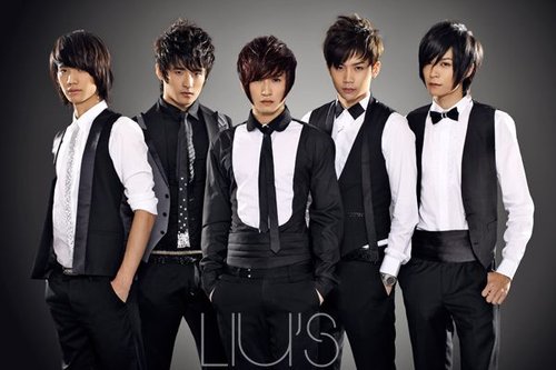 花儿朵朵举办 七夕情歌会  牵手至上励合唱情歌