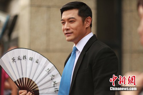 《裸爱》最新片场曝光 黄维德张柏芝携手说爱