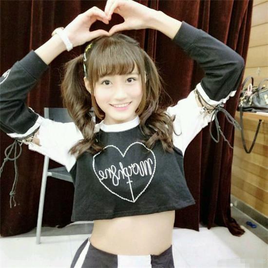 SNH48第一元气少女张昕 迷恋男装招路人侧目