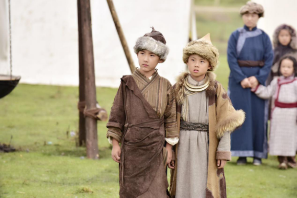 新版《射雕英雄传》首播小郭靖董李无忧走红