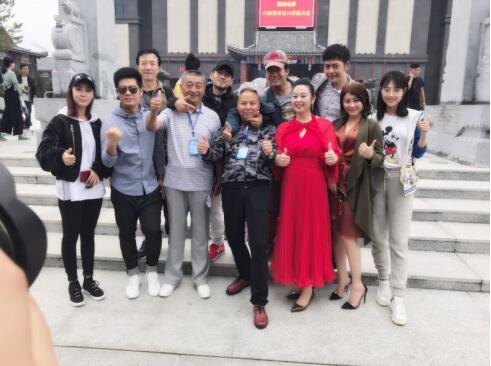 电影《来日方长》开机 洛嘉演绎性感“女贼”