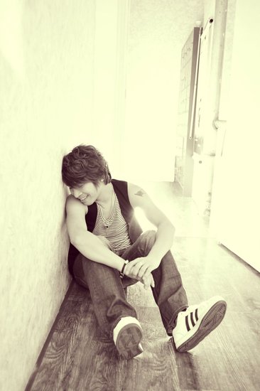 伤感情歌排行榜女声_贺一航伤感情歌上线《爱她伤己》成大热